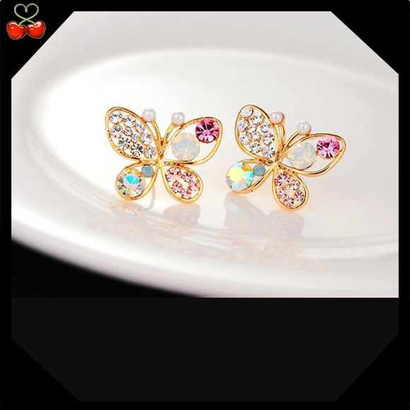 ๐ CRYSTAL Butterfly Earrings ๐ฆ - Picture 1 of 6